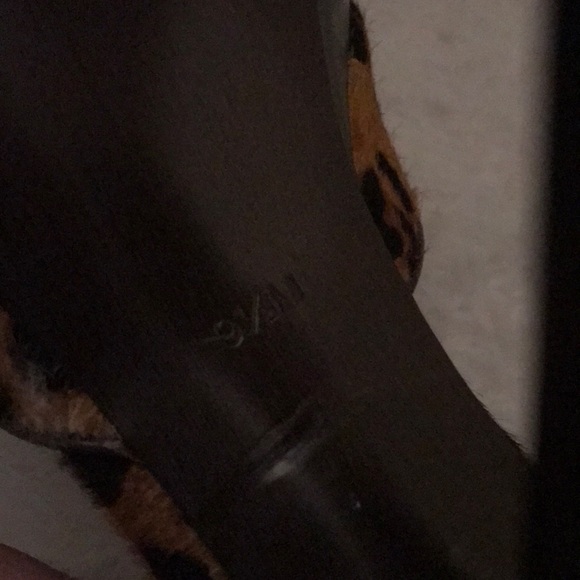 ⬇️DVF Leopard calf hair Finn platform heels - Picture 8 of 8